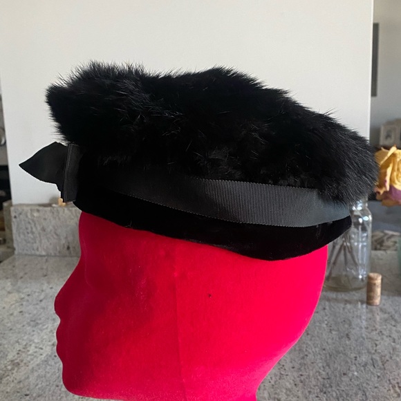 Vintage Black fur hat with bow & satin lining. Classy and cute! - Picture 2 of 7
